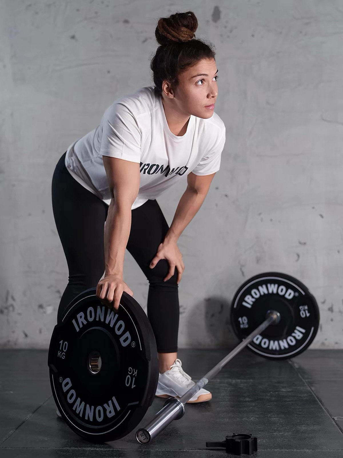 IRONWOD Hand-Grip Rubber Bumper Plates - Black 3 IRONWOD Hand-Grip Rubber Bumper Plates - Black - Image 3